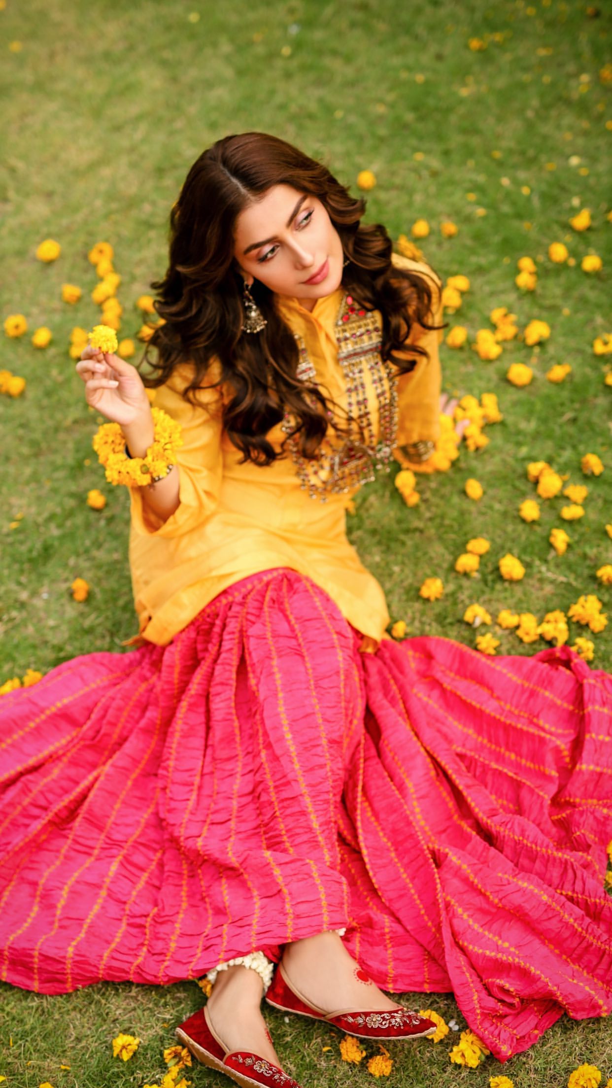 Ayeza Khan Spreading Vibrant Colours with Her Latest Photoshoot!