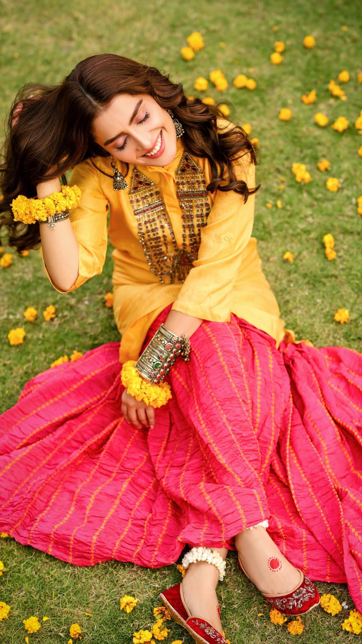 Ayeza Khan Spreading Vibrant Colours with Her Latest Photoshoot!