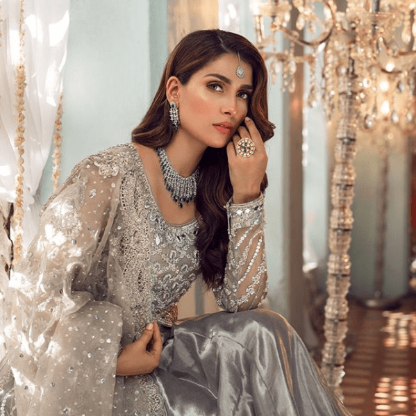 Ayeza Khan Once Again Flaunts Alluring Colours in Fancy Couture! [Pictures]