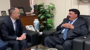 Pakistan, China agree for early execution of ML-1 railway project