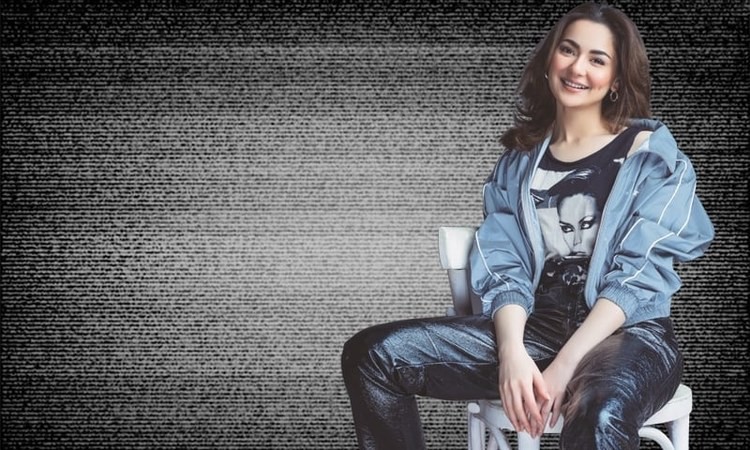 The amazingly talented Hania Amir has always something inspiring for her fans as she keeps posting interesting stuff on Instagram. As we know that she had been posting some videos from her fun jam sessions with Aashir Wajahat, this time it is her solo performance. Have you listened to the beautiful song 'Ghalat Fehmi' from the Pakistani movie Superstar? Well... if not, then Hania is here with her soul-stirring performance. We came across a video on Instagram in which Hania Amir gave her voice to 'Ghalat Fehmi'. Here we have got the video for all fans! Hania Amir Sings 'Ghalat Fehmi' From Superstar! Check out Hania's latest video of singing 'Ghalat Fehmi' from Superstar as she gives her soul-stirring voice to the song. Watch this video! She captioned this video as: "PROBABLY MESSED UP THE LYRICS LEKIN 🤷🏻‍♀️ . . . GHALAT FEHMI- SUPERSTAR" Who cares about the lyrics when Hania's magical voice captures everyone's attention in seconds. We definitely loved the way she sang 'Ghalat Fehmi'.  Hania Amir Sings ‘Rockstar’ With Aashir Wajahat Let's have a flashback to Hania and Aashir's fantastic spontaneous jam session. The duo had a great time singing the song from Ali Zafar’s hits. So, Aashir played the guitar and Hania sang ‘Rockstar’ along with his jam session partner. Watch this fantastic video now! About Hania Amir Hania Amir is a Pakistani film and television actress, model, and singer. While studying at the Foundation for Advancement of Science and Technology, she made several dubsmashs and uploaded them on her social media account. These videos got the attention of the producer Imran Kazmi, who later cast her in a supporting role in the blockbuster romantic comedy Janaan. Hania got a Lux Style Award for Best Supporting Actress nomination for her role in this movie. So, what do you think about Hania's latest video? Don't forget to share your valuable feedback with us!