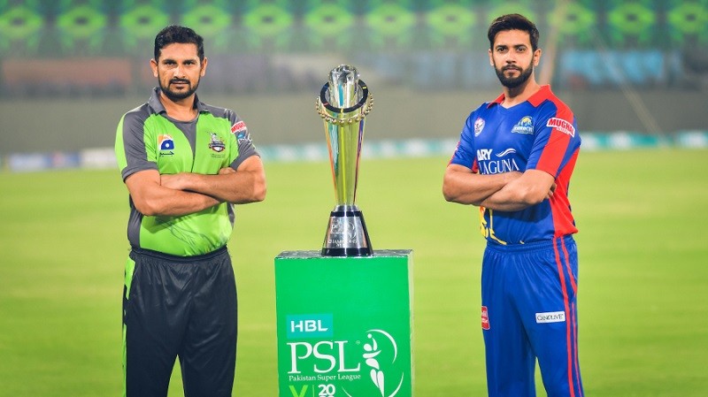 PTV Sports Live - Finally, Karachi Kings and Lahore Qalandars turned the tide in their favour and now require just one final push to be crowned as the Champions of Pakistan Super League (PSL) 2020. Both sides were evidently well below the par in the first four PSL Seasons and ended up right at the bottom. But it was Lahore Qalandars which took the biggest leap to the top and silenced its critics. Lahore Qalandars had ended its PSL Campaigns in 2016 and 2017 with 5th spot while in 2018 and 2019, it finished at the very bottom. However, with Sohail Akhtar as overall its 7th Captain, Qalandars in the PSL 5th Edition broke the shackles and reached the Final. Even Karachi Kings somewhat also experienced the same journey in PSL and now both are set to wrestle at National Stadium in Karachi on Tuesday. For the first time, both Lahore and Karachi Kings have made it to the final of the Pakistan Super League but unfortunately, the biggest rivalry in PSL’s history will be witnessed by empty chairs at the Stadium. Yet the excitement is at its peak and millions of people are eagerly waiting to watch Kings and Qalandars locking horn in the HBL PSL Final on TV sets. So far Karachi Kings has asserted its dominance over Lahore Qalandars with six victories against three in 10 T20s. For the Final, both teams are equally poised as if Kings’ Babar Azam is atop in the most runs getters list with 410 runs, Qalandars’ Shaheen Shah Afridi with 17 wickets is also occupying the top spot in the most wickets category. Besides, both sides are well equipped with Overseas Players i.e. Alex Hales, Chadwick Walton, Wayne Parnell, and Sherfane Rutherford are representing Karachi Kings while Lahore Qalandars has been empowered with Tamim Iqbal, Ben Dunk, Samit Patel, and David Wiese.