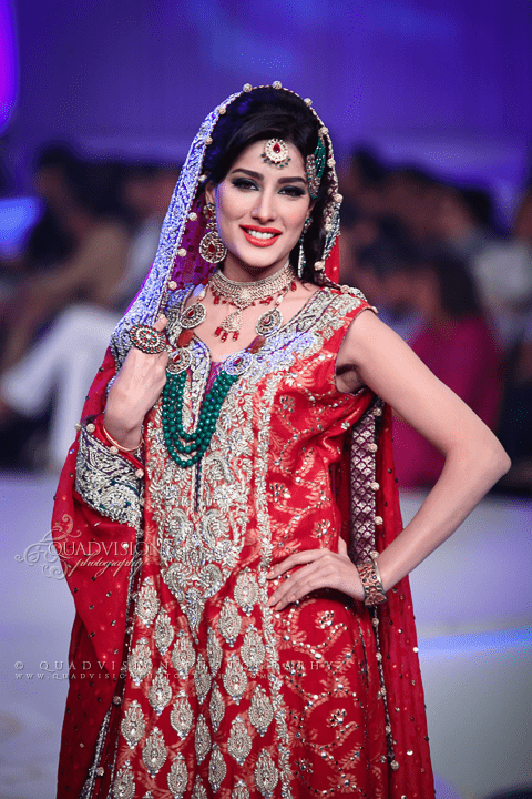 Mehwish Hayat Proves She Can Wear Anything To Look Hot and Stunning!
