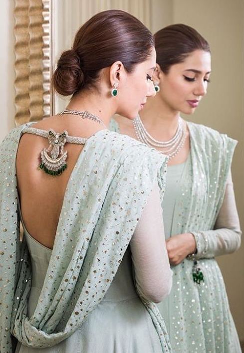 Mahira Khan Proves She Can Wear Anything to Look Hot and Stunning!