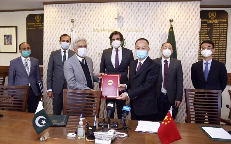 N-5 - Pakistan and China on Thursday signed a Letter of Exchange (LoE) for “Rehabilitation of Specific Sections of National Highway N-5 Project” was also signed. Under the agreement, the Chinese government will provide grant assistance of RMB 659.8 million (US$ 100 million) for the rehabilitation of four sections (66 kilometers in total) of the National Highway (N-5) between Hala (District Matiari) and Moro (District Naushahro Feroze) in Sindh province. The project will help to improve road infrastructure and augment the North-South connectivity. The Ambassador of the People’s Republic of China to Pakistan Nong Rong and the Secretary Economic Affairs Noor Ahmad signed the agreements on behalf of respective governments. Talking to the Federal Minister for Economic Affairs Makhdoom Khusro Bakhtiar in Islamabad on Thursday, the Chinese Ambassador Nong Rong said that the National Highway 5 (N-5) is an important road that extends from the south part to the north and west border in Pakistan, and carries a large amount of traffic capacity. Unfortunately, this road was seriously damaged by the record flood in 2010. At the request of the Pakistani government, the Chinese government helped repairing parts of N-5 and N5-5 sections during 2011 and 2016. With the joint efforts by the Pakistani and Chinese workers, the rehabilitation work was completed at the end of 2016, and greatly improved the road conditions of the relevant sections. Considering the importance of the N-5 road, the Chinese government agrees to rehabilitate the remaining 66 kilometers of the N-5 road with the Chinese grant in accordance with the previous bilateral agreement. The Chinese ambassador added that the new Project of Rehabilitation of N-5 Road is the largest road project funded by the Chinese grant in recent years in Pakistan. The implementation of this project will further increase the traffic capacity while facilitating people’s travel along the route. Construction of the project will also create considerable employment, and promote related building materials and transportation sectors along the route The Embassy will work closely with the Economic Affairs Division (EAD) and other relevant departments to ensure the project starts at the earliest. Ambassador Nong Rong concluded with a Chinese saying which means “to be rich, build roads first”. He hoped that the full function of N-5 road will definitely bring fortune and prosperity to the Pakistani friends. The minister for economic affairs lauded the grant assistance extended by the government of China for various infrastructure and socio-economic projects in Pakistan. Khusro Bakhtiar also appreciated the significant work of Joint Working Groups on Socioeconomic Development and Transport Infrastructure under China Pakistan Economic Corridor (CPEC). The minister highlighted that the socioeconomic projects agreed therein are in line with the vision of the Pakistan Tehreek-e-Insaf (PTI) government for socio-economic uplift of the common people and enhanced economic activities in the Country. Both sides also discussed the progress of on-going projects financed by the Chinese government. The minister for economic affairs also appreciated the Chinese assistance for combating the COVID-19 pandemic and locust attack.