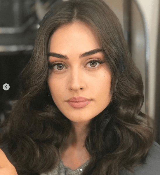 Esra Bilgic Leaves Everyone Speechless In Her Latest Pictures!