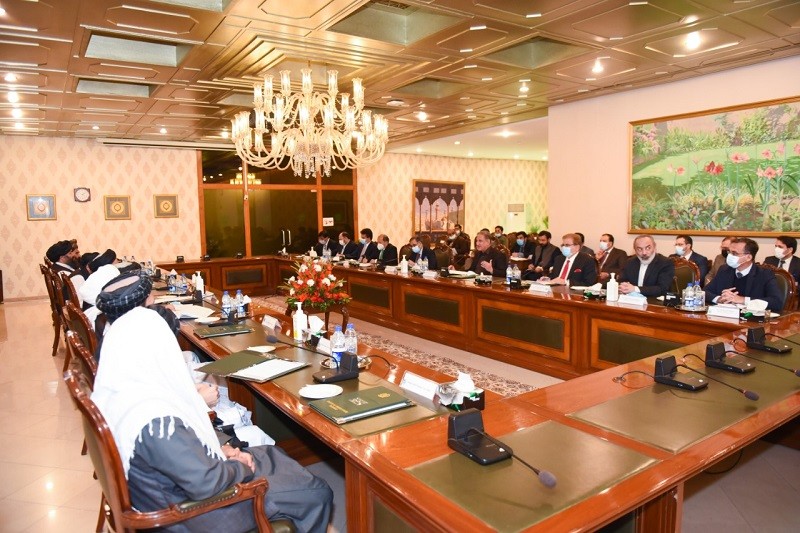 Shah Mahmood Qureshi - The delegation of the Taliban Political Commission headed by Mullah Abdul Ghani Baradar visited the Ministry of Foreign Affairs in Islamabad on Wednesday, and met the Foreign Minister Shah Mahmood Qureshi. The Afghan Taliban delegation is in Islamabad for a three-day visit from December 16-18 as part of Pakistan’s policy to reach out to key Afghan parties in the Afghan peace process with a view to facilitating the intra-Afghan negotiations Talking to the delegation, the foreign minister said that Pakistan wants the promotion of its multifaceted and cordial ties with Afghanistan. The foreign minister said that Pakistan also desires durable peace in Afghanistan, and played its possible reconciliatory role in the agreement reached between the Afghan Taliban and the United States in Doha. The minister said that that agreement on the rules for intra-Afghan talks is a welcome development. Shah Mahmood Qureshi said that Pakistan has been stating since the beginning that the only way for peace in Afghanistan is meaningful and comprehensive dialogue. He reiterated that peace in Afghanistan is imperative for peace and stability in the entire region. The Afghan Taliban delegation head Mullah Abdul Ghani Baradar lauded Pakistan's reconciliatory efforts for peace in Afghanistan.