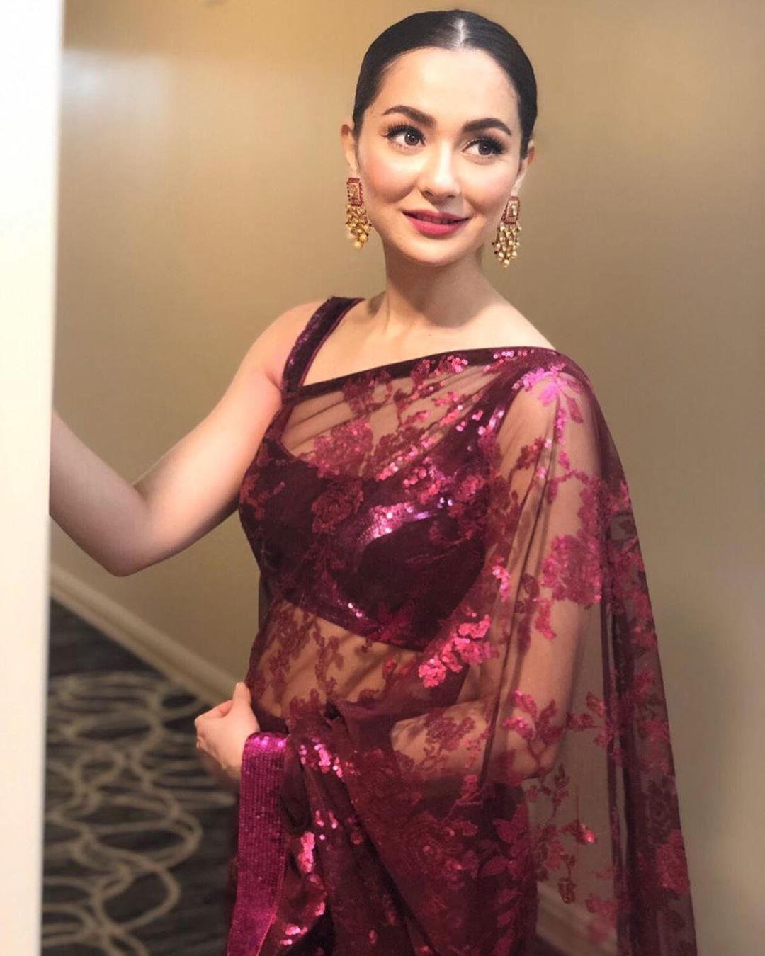 Hania Amir Flaunts Sensational Saree Look That Will Leave You Stunned!