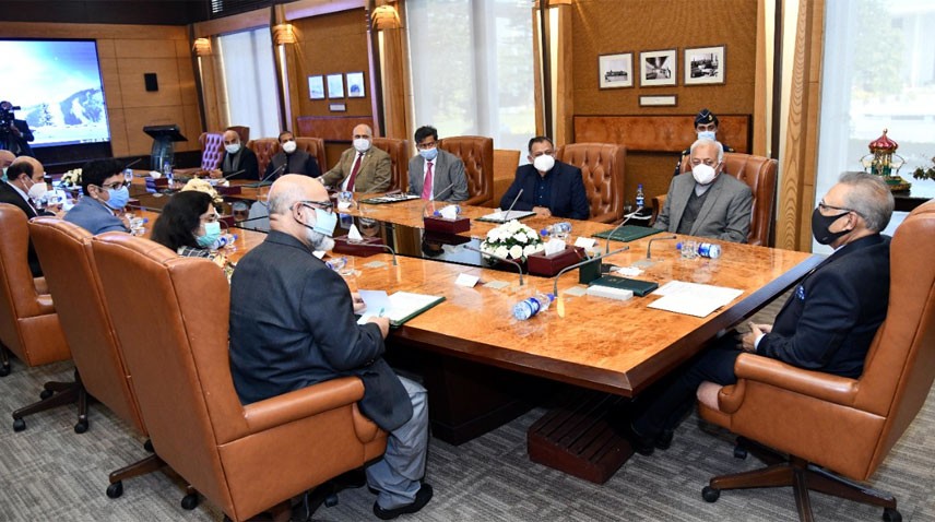 SIAL - President Dr. Arif Alvi has said that the establishment of Sialkot International Airport Limited (SIAL) by the Sialkot Chamber of Commerce and Industry (SCCI) would enhance exports and trade activities besides boosting tourism sector of the Country.  In a meeting with the Management of SIAL at Aiwan-e-Sadr in Islamabad on Wednesday, the president lauded the role of the SCCI in establishing the Country’s first private aviation facility, and said that the airport would facilitate exporters and entrepreneurs and would also help accelerate economic activities in the Country.  The president that during the COVID-19 pandemic, the government provided financial stimulus package to mitigate the adverse impact of the coronavirus outbreak on the Country’s economy.  Dr. Arif Alvi also appreciated the contribution made by Sialkot’s business community in promoting education and providing health facilities at the grassroots level. The meeting was attended by the Federal Minister for Aviation Ghulam Sarwar Khan, the Secretary Aviation Shoukat Ali, the Chairman SIAL Mian Naeem Javed, and the Director General Civil Aviation Authority (CAA) Flight Lieutenant (retd) Khaqan Murtaza. 