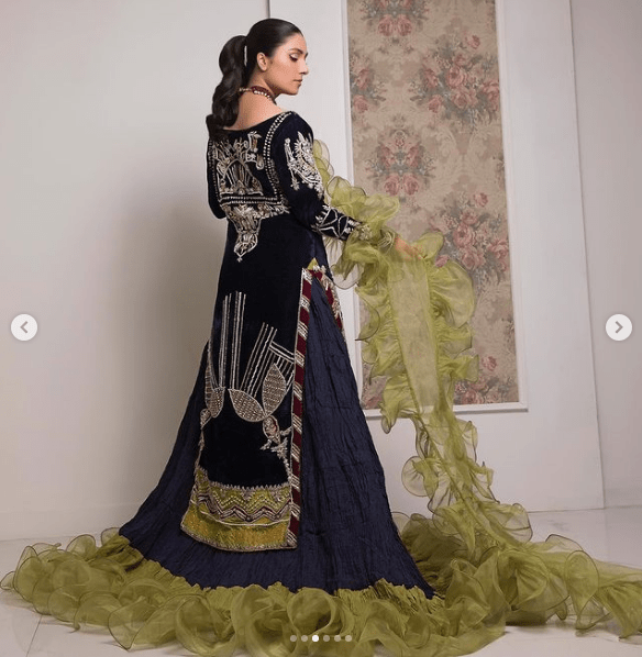 Ayeza Khan Leaves Fans Enchanted In Exquisite Velvet Attire! [Pictures]