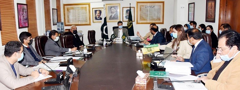 Criminal Reforms - The Federal Minister for Law and Justice Barrister Dr. Muhammad Farogh Naseem has formed a Sub-committee under the Chairmanship of Parliamentary Secretary Barrister Maleeka Bukhari to oversee the work on Criminal Reforms in order to expedite the finalization of the draft on Criminal Reforms by the deadline given by Prime Minister Imran Khan. While presiding over a meeting of the Taskforce on the Criminal Reforms at the Law Ministry in Islamabad on Tuesday, Dr. Farogh Naseem expressed his displeasure over non-participation by the representatives from Sindh, Khyber Pakhtunkhwa, and Islamabad. Barrister Dr. Farogh Naseem said that no objection will be entertained by any province, after the finalization of the draft in case of continuous absence of a representative from that province. The minister directed that fresh notices be issued to the Prosecutor General Offices, the Home Departments and the Police Departments of all the provinces for the input. The law minister also said permanent representatives from each province must be deputed for the task to be completed in time. The meeting was attended by the Parliamentary Secretary for Law and Justice, Barrister Maleeka Bukhari, the Secretary Law Raja Naeem Akber, and representatives from the Ministry of Interior and Home Department Punjab.