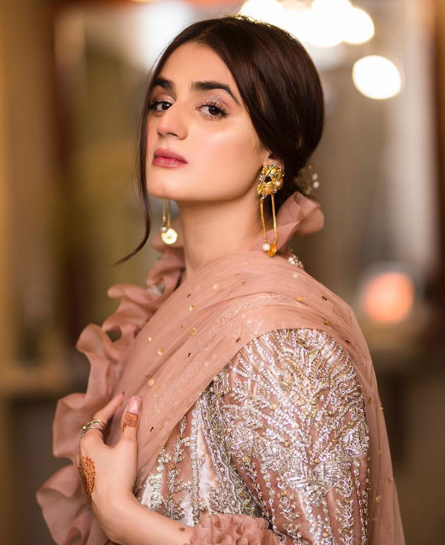Hira Mani Takes The Internet By Storm With Her First Ever Song 'Sawaari'!