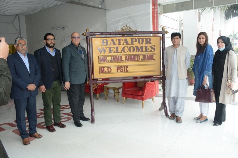 PSIC - The Managing Director Punjab Small Industries Corporation (PSIC) Jameel Ahmad Jameel along with the Cluster Development Initiative (CDI) team visited the Bata Pakistan Limited (Shoe Company) in Batapur, Lahore on Friday. During his visit, Jameel Ahmad Jameel met the Chairman Pakistan Footwear Manufacturers Association (PFMA) & the Managing Director Bata Muhammad Imran Malik. In the meeting, they dwelt at length on the current scenario for the footwear industry and also exchanged views on the ongoing and future interventions for uplift of the Small and Medium Enterprises (SMEs). A productive discussion was also held for facilitating and integrating the industry with academia. The visiting delegation was given a tour of the Bata Factory. The Chairman PFMA Imran Malik appreciated the efforts of the Punjab Small Industries Corporation.