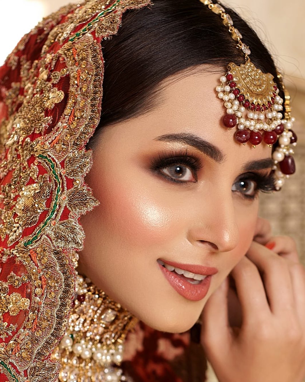 Nimra Khan Leaves Fans Flabbergasted In Her Latest Bridal Photoshoot!
