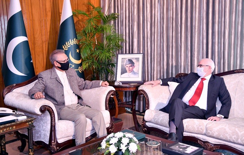 Cuba - President Dr. Arif Alvi has said that Pakistan attaches utmost importance to its ties with Cuba and wants to further enhance bilateral cooperation in the areas of trade, economy, health and culture for the mutual benefit of the two Countries. While talking to the ongoing Cuban Ambassador Gabriel Tiel Capote at Aiwan-e-Sadr in Islamabad on Friday, the president said that Pakistan deeply appreciates the Cuban assistance in the wake of 2005 earthquake by sending medical teams and providing scholarships to Pakistani medical students. While underling the need to boost the Pakistan-Cuban bilateral trade cooperation, the president said that both Countries need to identify and explore areas where they can expand trade and investment cooperation. The president also stressed the need for cultural and parliamentary exchanges between the two Countries. President Arif Alvi expressed the hope that the outgoing ambassador would continue to work to promote relations between Pakistan and Cuba. In addition, he congratulated the envoy on successful completion of his tenure in Pakistan and expressed best wishes for his future endeavours.