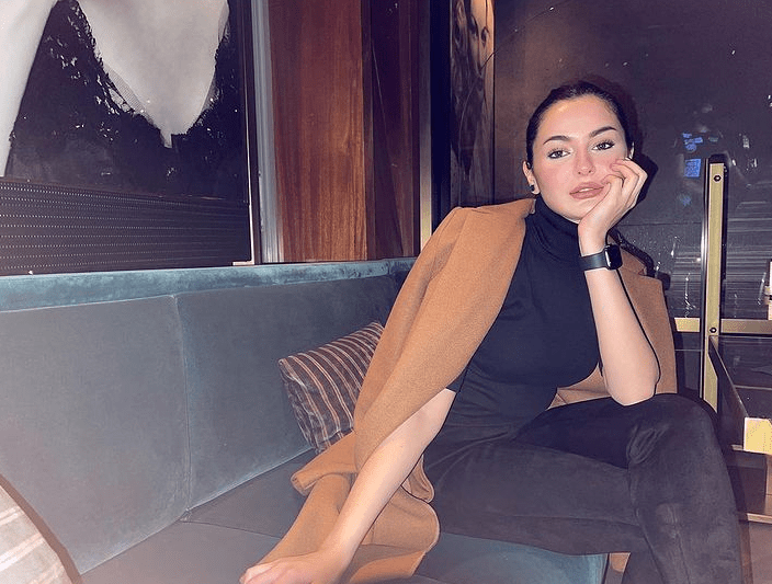In Pictures: Hania Amir Reusing Same Clothes For Her Vacation!