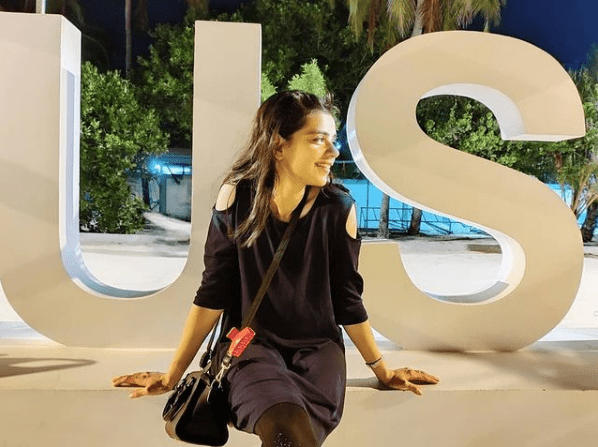 Srha Asghar Garners Praise For Sophisticated Dressing On Honeymoon!