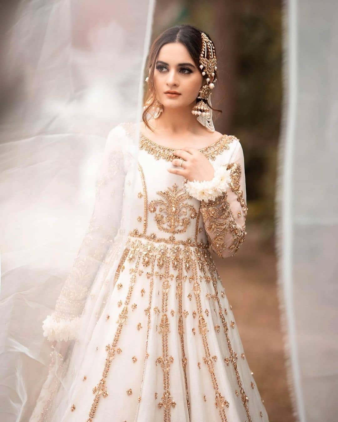 Aiman Khan Looks Drop-Dead Gorgeous in Her Latest Photoshoot!