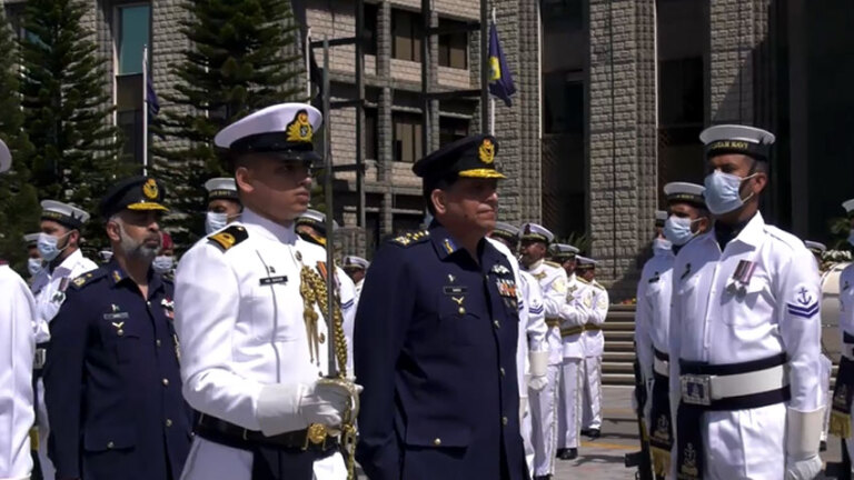 Air Chief Zaheer Ahmad Babar visits Naval Headquarters