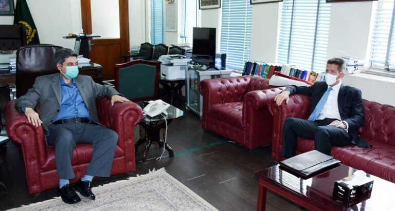 British High Commissioner meets Law Minister Farogh Naseem