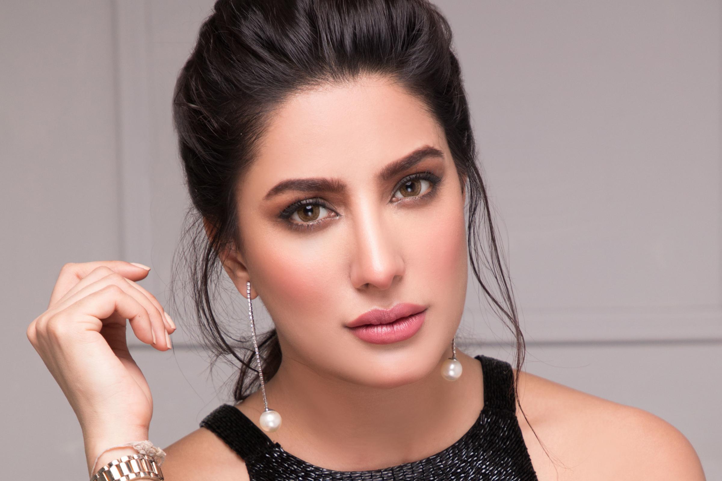 The superstar Mehwish Hayat recently showed up in “Ghabrana Mana hai”, a show that is hosted by the versatile writer-actor Vasay Chaudhry. During the conversation, Vasay Chaudhry put forward a question for the Mehwish that made the actress call out Vasay for body shaming. Want to know what exactly happened during the show? Check out these interesting details and videos! Mehwish Hayat Stops Vasay Chaudhry on Body shaming During Show! While everyone knows Mehwish as a brilliant actress from the industry who exhibited her talent through dramas and films, it was something pleasantly surprising seeing her calling out Vasay during the show for body shaming. We know that in our society, it is such a common practice to body shame people without dealing with the effects. People pass comments on the physique of a person while ignoring the fact that it can be hurtful for the target individual. However, taking it as a usual practice, our shows, dramas, and other entertainment stuff has such material in the name of satire that is basically giving way to body shaming.  So, when Mehwish Hayat was on Vasay's show, he asked her in a humorous way: "WHICH PAKISTANI ACTOR CAN PLAY THE ROLE OF ERTUĞRUL’S COMPANION?" Mehwish replied: "AHMED ALI BUTT" While responding to it, Vasay commented: “AHMED ALI BUTT ON A HORSE AND THAT HORSE HAS TO RUN, WE HAVE TO SAVE THE HORSE”. Mehwish stopped Vasay and said: "YOU CAN NOT BODY SHAME SOMEONE IN FRONT OF ME, IF YOU ARE SITTING WITH YOUR FRIENDS THAT’S THE OTHER THING BUT YOU CAN’T SAY THINGS LIKE THIS ON SUCH A PLATFORM, PEOPLE WILL PICK WHAT YOU HAVE SAID AND REPEAT IT AND THEN YOU WILL BE RESPONSIBLE FOR WHATEVER HAPPENS”. Watch this video clip! Ahmad Ali Butt's Hilarious Response! As we know that the kind-hearted Ahmad Ali Butt takes the humour out of every situation, so he did the same when this clip from the show went viral.  While responding to Mehwish's call out and sarcastically addressing Vasay Chaudhry, Ahmad Butt posted this on his Insta: The fans really loved this interaction between Mehwish Hayat and Vasay Chaudhry while Ahmad Butt's response was cherry on top.  So, what do you think about body shaming and Mehwish's statement? Don't forget to share your valuable feedback with us!