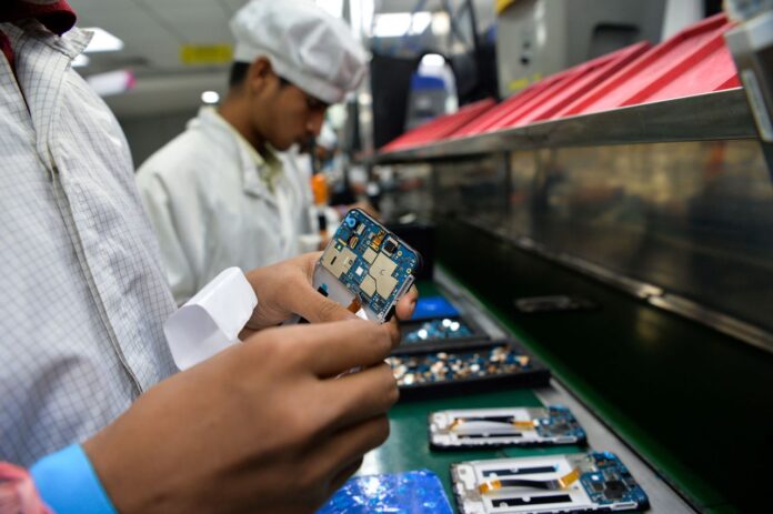 Smartphone-Manufacturing-Plants-mobile-phones