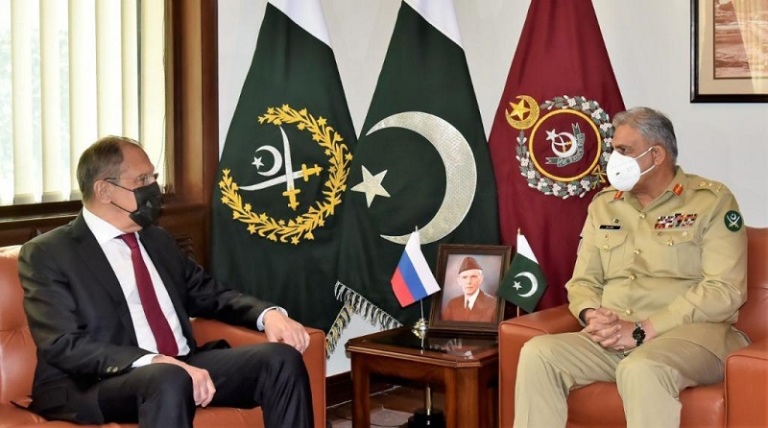 Russian FM meets Pakistan Army Chief, lauds Pakistan’s efforts for peace