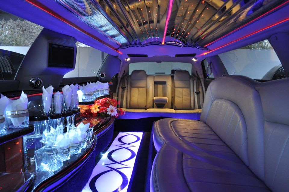 Limousine Car Service In Pakistan - 3 Companies To Book Limo Service