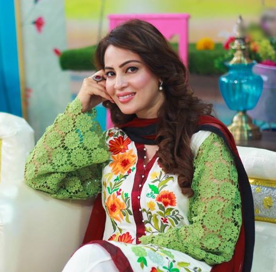 Among the celebrity morning show hosts in Pakistan, one of the most famous names that we frequently come across is Farah Hussain. She is sophisticated and known for her simplistic show theme. Farah has been serving in the field for the last 3 decades, which includes her appearance as an actress in the drama serial Bandhan. It was her debut on the screen that she acted for a supporting role in this drama while staying sincere to the role with grace. Here is everything you want to know about Farah Hussain, aka Farah Sadia. Farah Hussain Biography Despite the fact that she has no media ties in her own family, it was her talent that made her reach such a reputable position. During her career, she has never been scandalized. However, her marital relation made her come up with a sad story on the screen. The reason people like her the most is that she has never crossed her limits. Farah Hussain has always maintained a level of sophistication in conducting her shows and that's the reason people always shower their love for her. Farah's Age and Early Life Farah Hussain was born on 8th November 1975 in Islamabad. She is 46-years old. Her name by birth is known as Farah Sadia. She has been serving in the industry since the 1990s while constantly gaining a huge number of fans all these years. Farah's Education Farah holds a graduation degree. After completing her studies, she stepped into the showbiz field. Farah Hussain Husband Farah was married to Iqbal Hussain, who is a famous director and actor. He also appeared in the supporting role along with Farah in the drama serial “Bandhan”. She happened to meet him in the industry and the two decided to get married. Unfortunately, the marriage didn't turn into a success and both got divorced back in 2013. In a show when Farah was asked about her married life and conflicts, she spoke her heart out and told how brutally Iqbal Hussain used to treat her even when she was pregnant with his baby. After breaking up, she is living a peaceful life now. Farah Sadia has two sons named Abdul Rehman and Abdullah. Farah Hussain Career Acting Farah Hussain is one who has been active in the field for over 3 decades. She has always maintained her repute as a decent actress and never got scandalized. Farah made her debut in a supporting role along with Iqbal Hussain in the drama serial Bandhan. The drama was a super-duper hit and is remembered on the top of the list even today. This huge success made her get a few other serials of PTV, including ‘Nigah,’ and ‘Dhanak.’ Hosting Farah hasn't worked much in the drama industry. However, she got a chance to show her talent as a host and has set up a standard that is unsurpassed. Her show ‘Ek Nai Subha with Farah’ earns praise from everyone across the country. As far as her career as a host is concerned, it was in 2006 when she started with a morning show named, ‘A morning with Farah.’ She remained attached to that show till 2015. This show gained popularity in no time following the sophisticated theme. Various noteworthy personalities showed up on the screen with Farah from Islamabad. After that, she stepped into experimenting with ‘Ek Naye Subah with Farah’ on A-plus. Moreover, she has done Ramadan Transmissions as well that garnered her much commendation. Special Awards & Credits Farah was made an ambassador for National Book Foundation by the Education Minister. It was due to her services in Arts and the roles she played through Media. She was made the Executive member of the Squash Federation because of her work in games. Farah also raised her voice for Child’s heath and abuse, for which she got an appreciation letter from the ‘Save the Children’ foundation. She has also functioned as a brand ambassador of that foundation. Social Media Accounts Farah Hussain's social media account is: https://www.facebook.com/Farah.saadya/ Want to add something to this write-up? Don't forget to share your valuable feedback with us!
