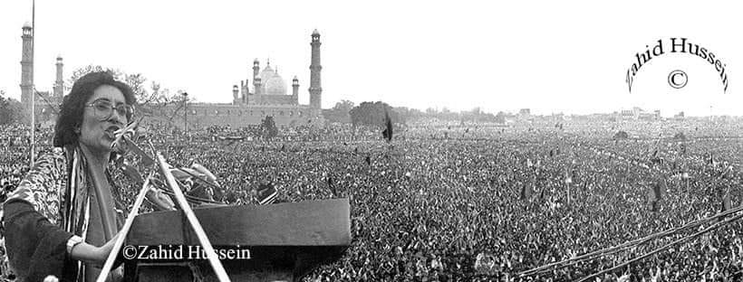 Benazir Bhtto addressing at Minar-e-Pakistan April 10, 1986