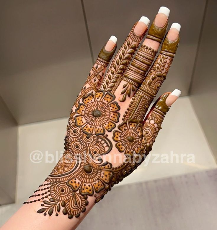 Mehndi designs for 2022 and 2023