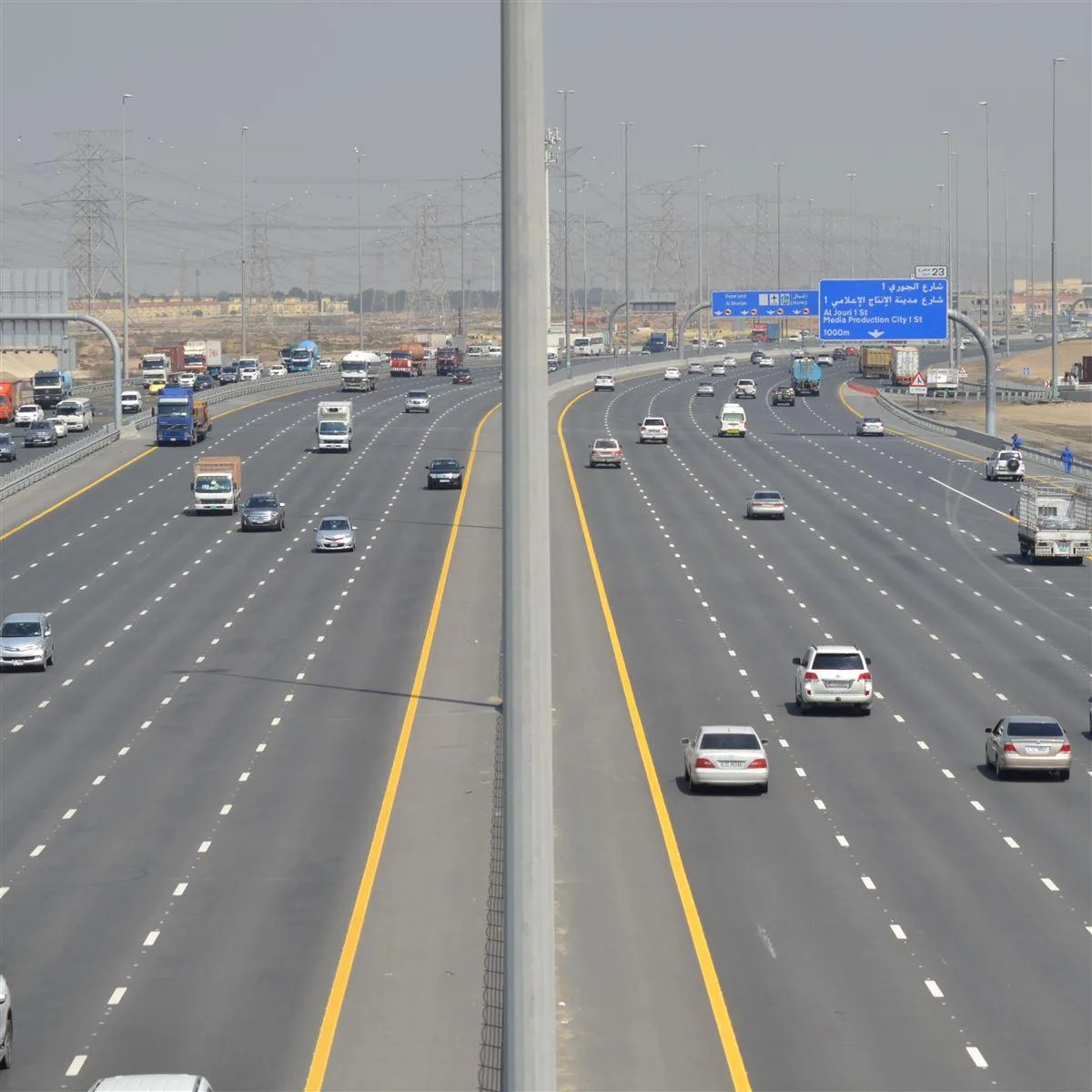  Abu Dhabi Police Warn Violating Motorists on Sheikh Mohammed Bin Rashid Road