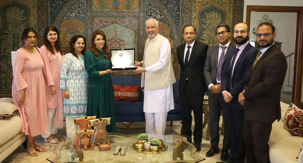 Pakistani Mountaineer Naila Kiani Honored at Pakistan Embassy in Abu Dhabi