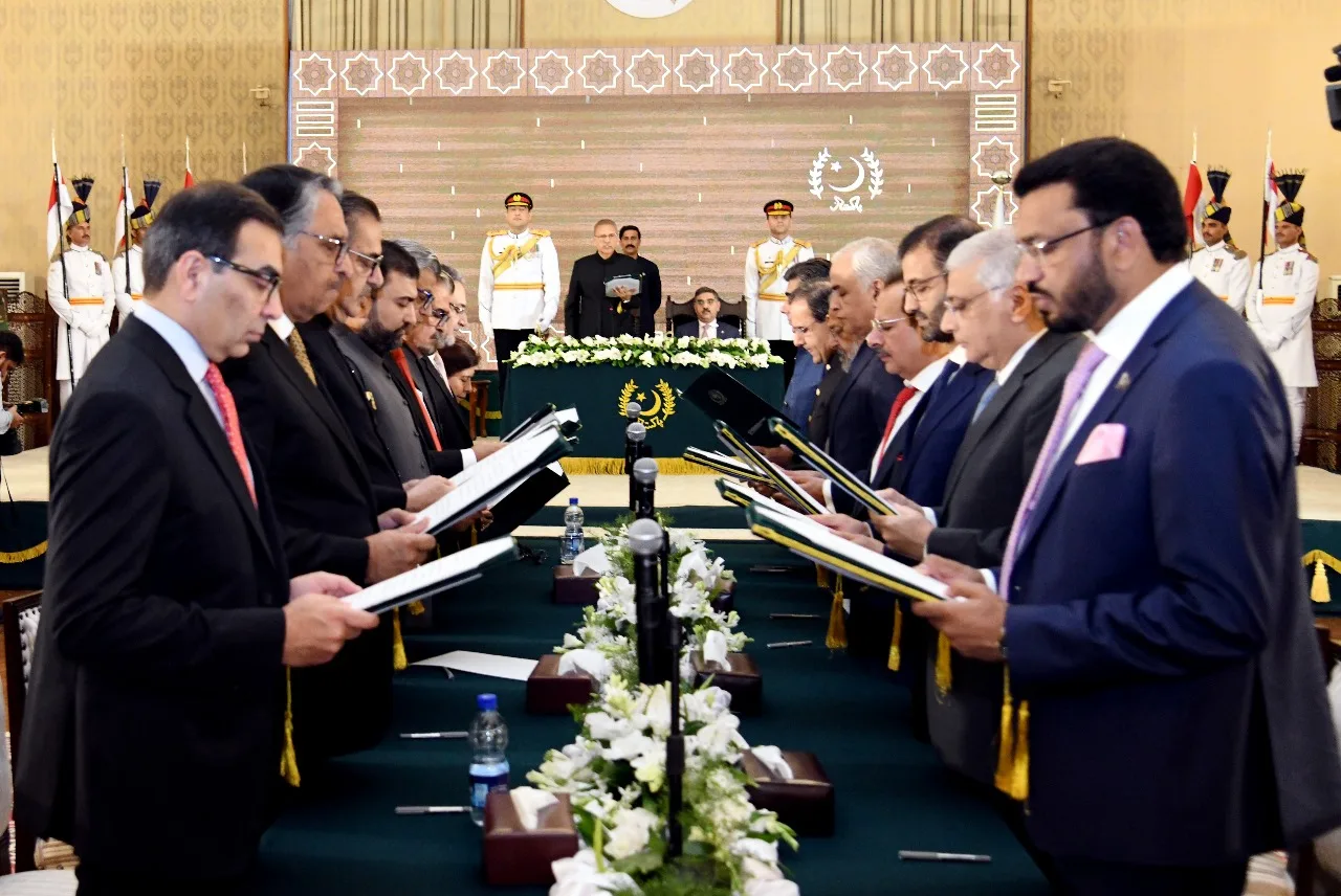 18-member Caretaker Federal Cabinet Takes Oath