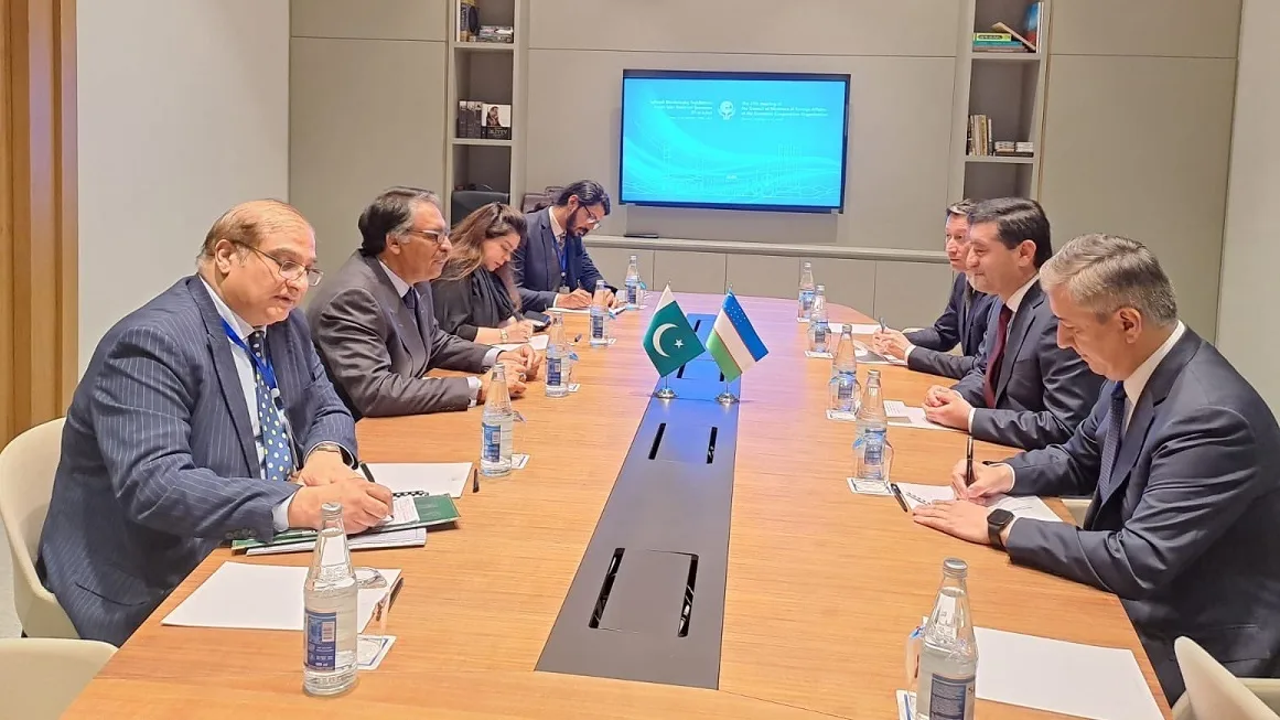 FM Jilani meets his Uzbek Counterpart in Shusha