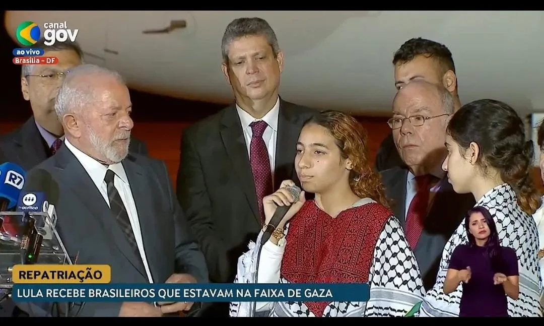 Brazilian President greets nationals safely evacuated from Gaza