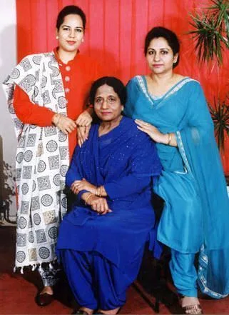 Last days of Surinder Kaur. She is with her eldest daughter Dolly Guleria and granddaughter Sunaini Sharma