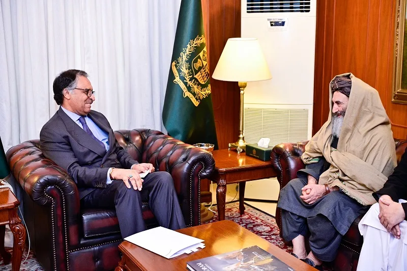 Kandahar Governor & Rwanda's Chief of Defence Staff meet FM Jilani