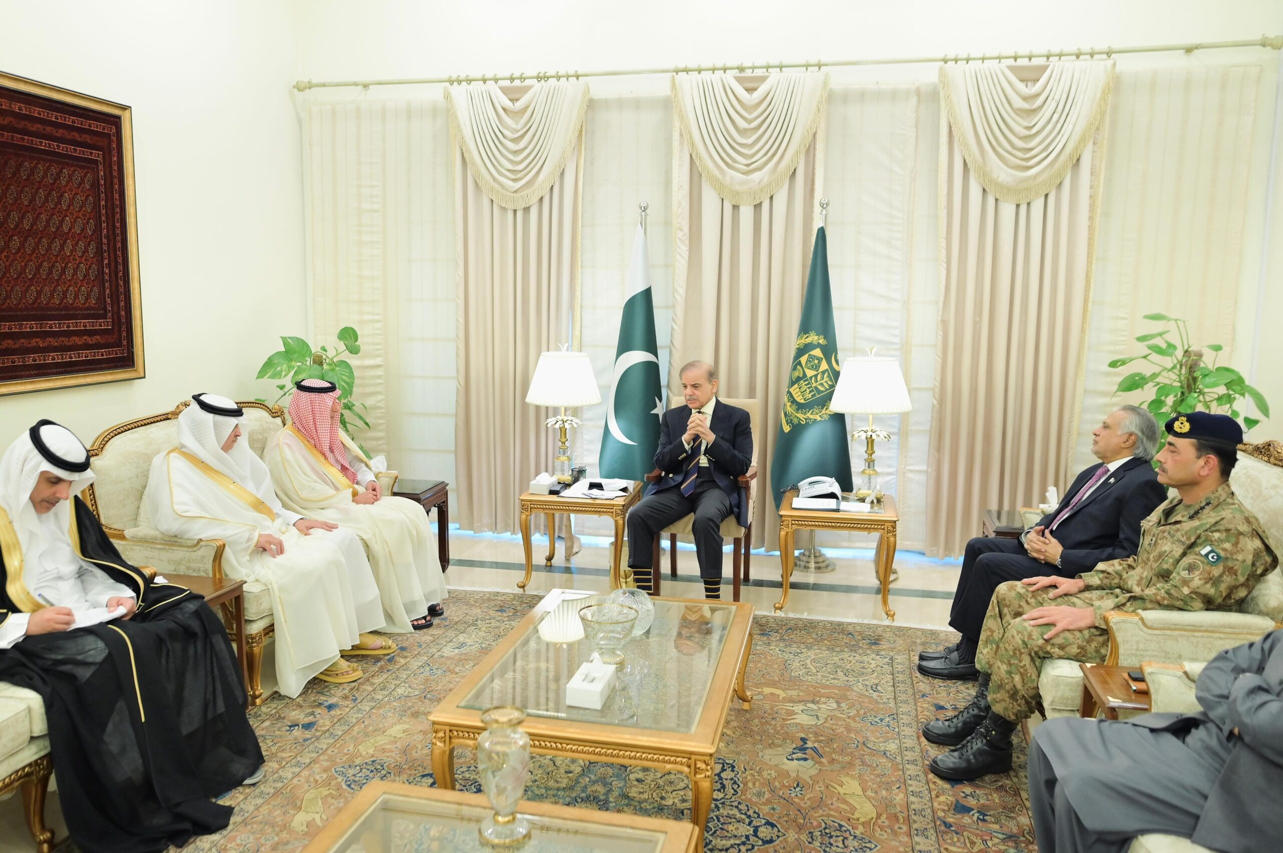 PM Sharif informed Saudi delegation that Pakistan is fully determined to defend its sovereignty