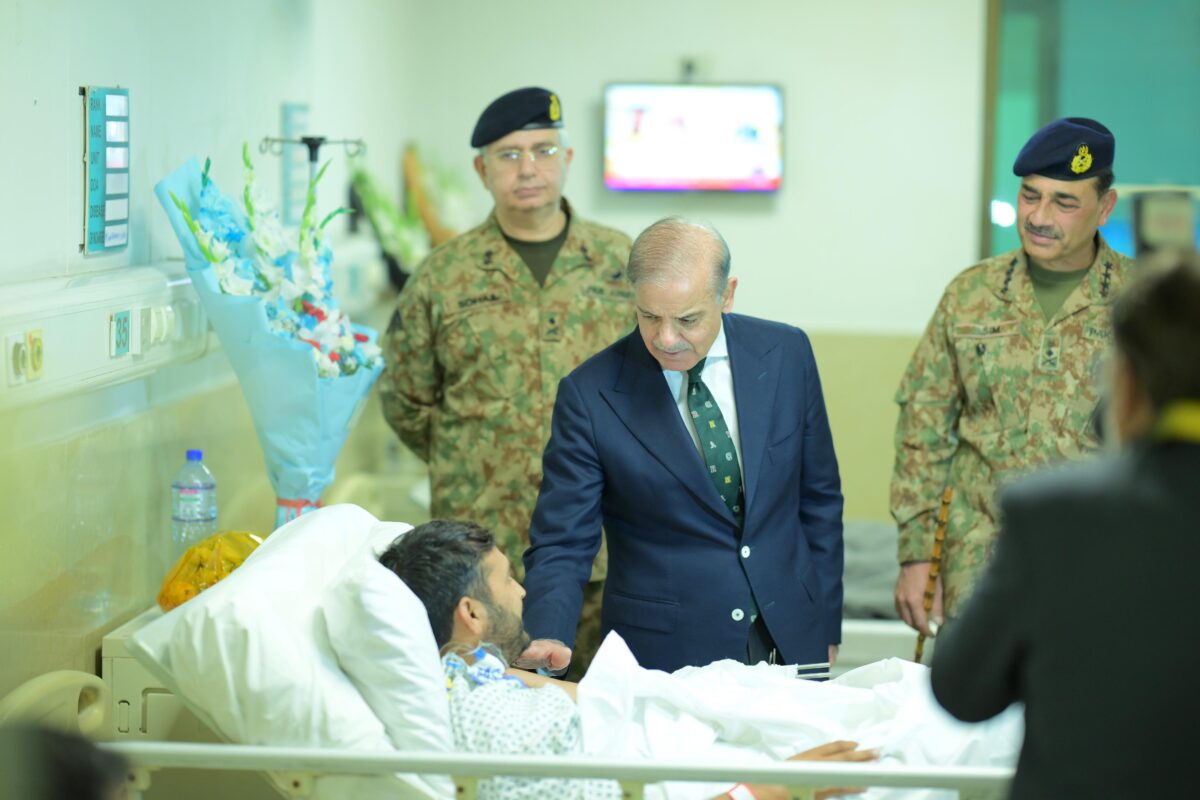 Prime Minister Muhammad Shehbaz Sharif along with Defence Minister Khawaja Muhammad Asif, Chief of the Army Staff General Syed Asim Munir and Minister for Information and Broadcasting Attaullah Tarar visited Combined Military Hospital Rawalpindi to meet the soldiers injured during M'arka-e-Haq. Rawalpindi, 16 May, 2025