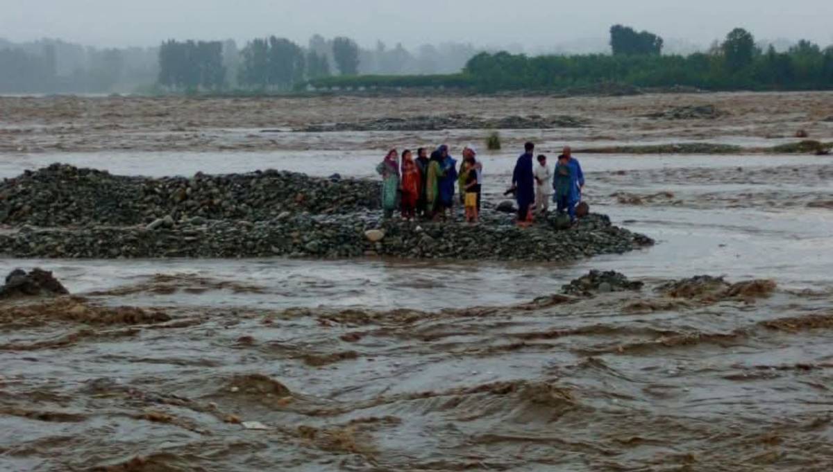 18 tourists swept away in Swat River