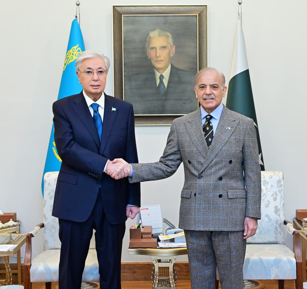 Islamabad: 4th February, 2026.H.E Mr. Kassym-Jomart Tokayev, President of the Republic of Kazakhstan called on Prime Minister Muhammad Shehbaz Sharif and held bilateral Meetings at Prime Minister House at IslamabadHis Excellency Mr. Kassym-Jomart Tokayev, President of the Republic of Kazakhstan, was warmly received by Prime Minister Muhammad Shehbaz Sharif at the Prime Minister House today.
An official welcome ceremony was held in honor of the visiting dignitary, during which he also inspected the Guard of Honor.
The two leaders had a one-on-one meeting, in which Deputy Prime Minister and Foreign Minister and Field Marshal Syed Asim Munir, COAS and CDF, were also present. This was followed by delegation level talks, in which key cabinet ministers from both sides participated.
During the delegation level talks, the Prime Minister hailed President Tokayev’s visit as a historic milestone in Pakistan-Kazakhstan bilateral relations, as it was the first visit by a Kazakh President to Pakistan, after 23 years.
The two leaders reviewed the entire spectrum of bilateral cooperation and expressed satisfaction over the growing frequency of high-level exchanges and the effectiveness of established institutional mechanisms, including Bilateral Political Consultations and the Joint Intergovernmental Commission.
They reaffirmed their shared commitment to expanding Pakistan-Kazakhstan cooperation in political, economic, defence, and people-to-people domains.
The Prime Minister highlighted the steady growth in bilateral trade in recent years, while underscoring the need to fully realize its untapped potential. Both sides agreed to enhance bilateral trade to USD 1 billion in the next two years. It was also agreed that enhanced  private sector engagement between the two countries would play a key role in expanding trade and investment ties. In this regard, they welcomed the convening of the Pakistan–Kazakhstan Business Forum, as a positive step in this direction.
The two leaders also emphasized on the need to work closely for enhanced regional connectivity and transport linkages, including road, rail, air, and maritime cooperation. Both sides underscored the importance of transit trade arrangements and regional corridors in promoting economic integration and shared prosperity.
Among other issues, the two leaders also discussed cooperation in education, culture, tourism, and energy, recognizing the importance of academic exchanges and people-to-people contacts, in strengthening long-term bilateral relations.
Reaffirming their commitment to further deepening Pakistan-Kazakhstan relations, both leaders expressed confidence that the outcomes of the visit, including the signing of 37 MOUs and Agreements and a Joint Declaration signed by the two leaders on “Establishment of Strategic Partnership”, would open new avenues of cooperation.
President Kassym-Jomart Tokayev thanked Prime Minister Shehbaz Sharif for the hospitality extended to him and his delegation during his stay in Pakistan. He extended an invitation to the Prime Minister to visit Kazakhstan at a convenient time, but before the end of the current year. The Prime Minister thanked the President for the invitation and reiterated Pakistan’s desire to work closely with Kazakhstan for regional peace, connectivity, and development.
In this regard, the two leaders agreed to establish a Working Committee, comprising of senior Ministers and relevant officials of both sides, that will devise a road map to expand bilateral trade and economic cooperation over the next five years