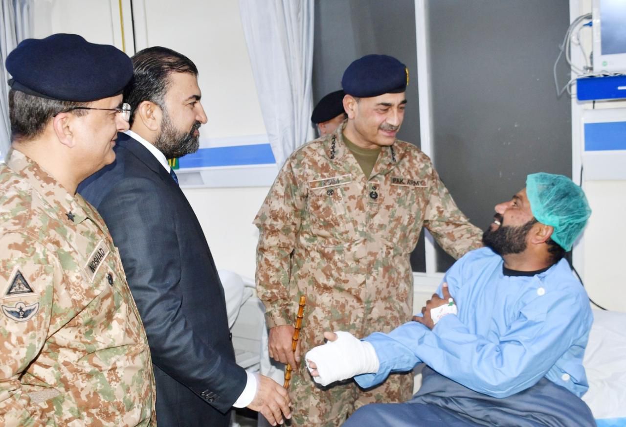 Field Marshal Syed Asim Munir, NI (M), HJ, COAS & CDF, visited Quetta today. Field Marshal received a comprehensive operational briefing on the prevailing security environment and internal security operations. The briefing covered recent terrorist attacks orchestrated by Indian backed internationally-designated terrorists of Fitna al Hindustan and the prompt aggressive response of security forces which failed their ulterior motive of compromising  peace, stability, and development in Balochistan.Measures being undertaken to further strengthen the writ of the state and ensure protection of the populace and critical infrastructure were also discussed.The COAS & CDF remarked that no terrorist and its facilitator will be spared and all will be dealt strictly as per law and that no one can rationalise violence and terrorism on any pretext. He appreciated the professionalism, valour, and sacrifices of officers and troops of all law enforcement agencies in thwarting nefarious anti-Pakistan designs and maintaining law and order.Later, Field Marshal Syed Asim Munir along with CM Balochistan visited Combined Military Hospital (CMH) Quetta, where he met the injured personal of Army, FC Balochistan and Police. He lauded their high morale and commended their bravery and steadfastness in protecting the motherland from foreign-sponsored terrorists.Earlier on his arrival he was received by Commander Quetta Corps