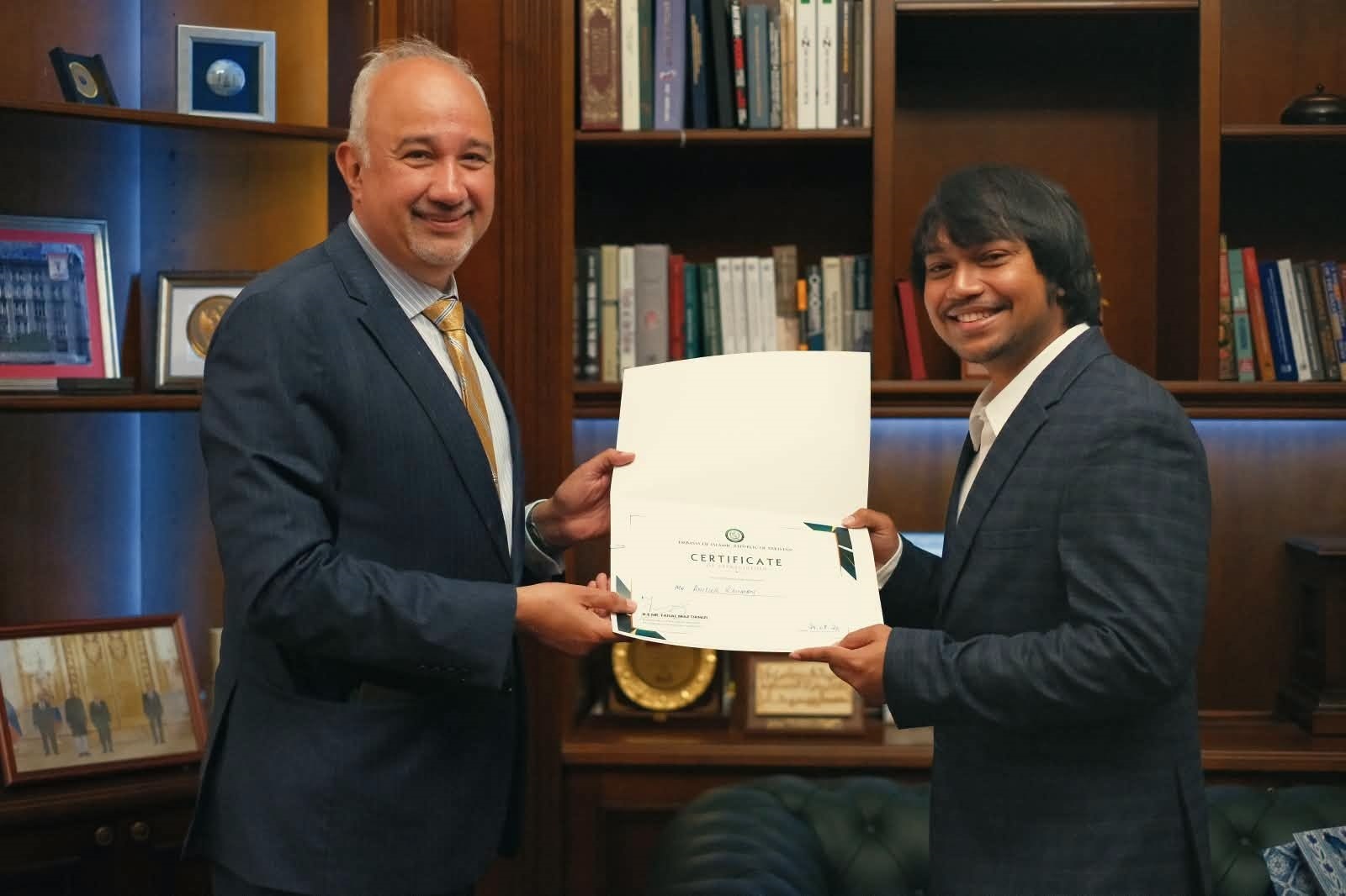 Ambassador Tirmizi awards Bangladeshi student for exceptional vlog on first-ever Pakistani music performance in Moscow