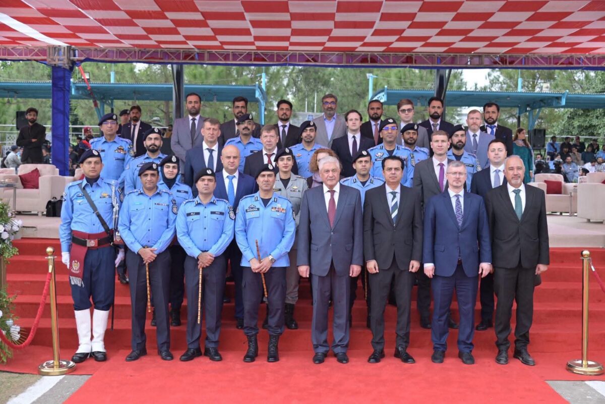 Today, Vladimir Kolokoltsev visited the Islamabad Police Lines and the Pakistan Monument, where he paid tribute at the martyrs’ memorial.